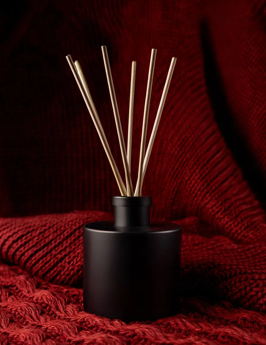 Zestaw patyczków zapachowych w eleganckim wnętrzu – aromatyczny akcent eventu