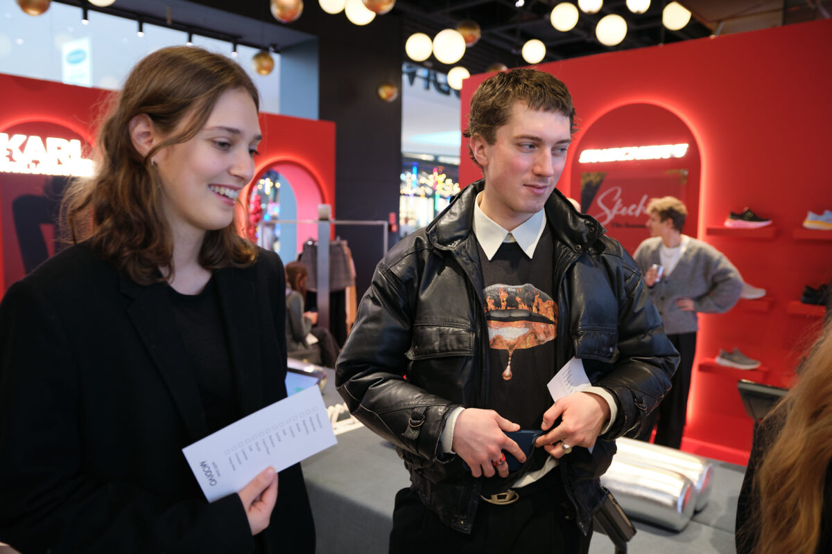 Uczestnicy warsztatów doświadczają zapachów i relaksu z Olejkową Szkołą – aromaterapia na event