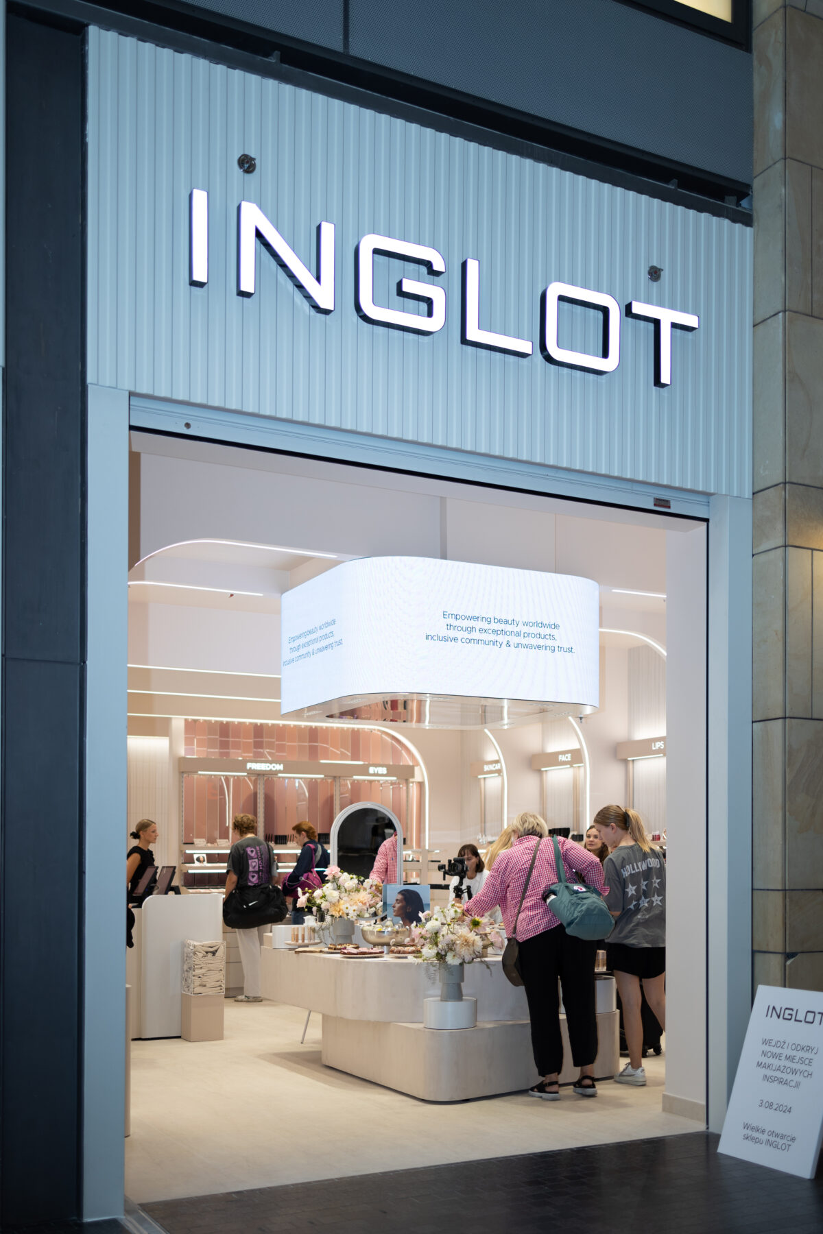 Eleganckie wnętrze z zapachową strefą relaksu – doświadczenie aromaterapii i uważności.